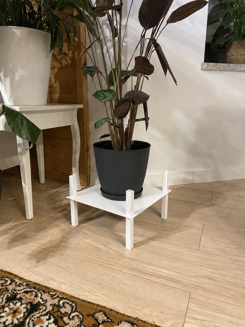 zdjecie z realizacji u klienta kwietnik biały